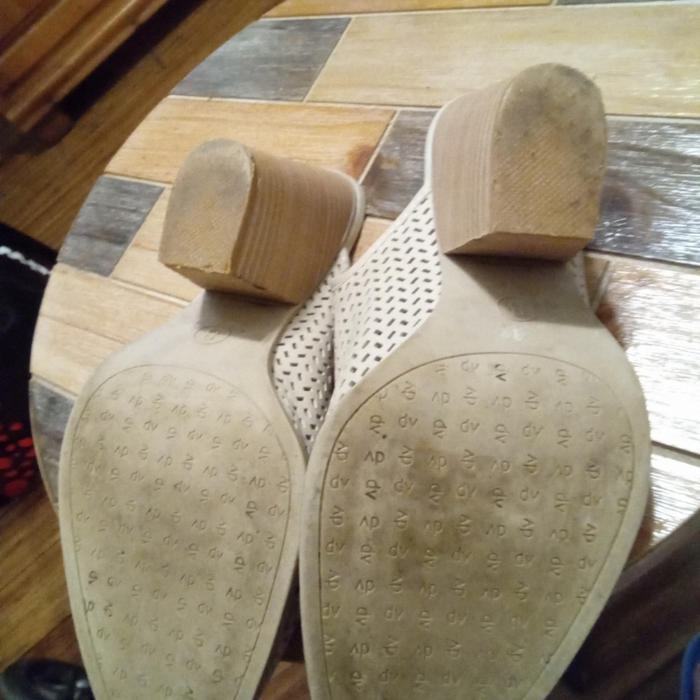 DV by Dolce Vita Women's Perforated Tan Kenli Heeled Mules Size 8. 3 3/4" Heel - Picture 12 of 13
